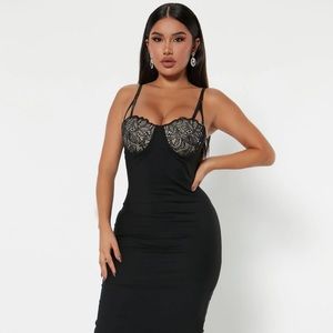 ~Feminine Finesse:Black Cocktail Dress with Lace Bosom Embellishment~